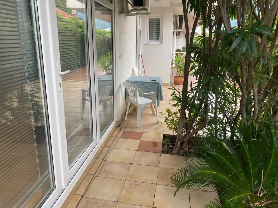 Patio, Day, Garden, View (from property/room), Balcony/Terrace, Dining area, Garden view