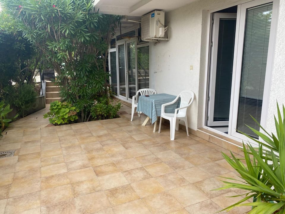 Property building, Day, Garden, View (from property/room), Balcony/Terrace, Garden view