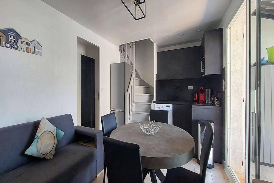 Kitchen or kitchenette, Living room, Dining area