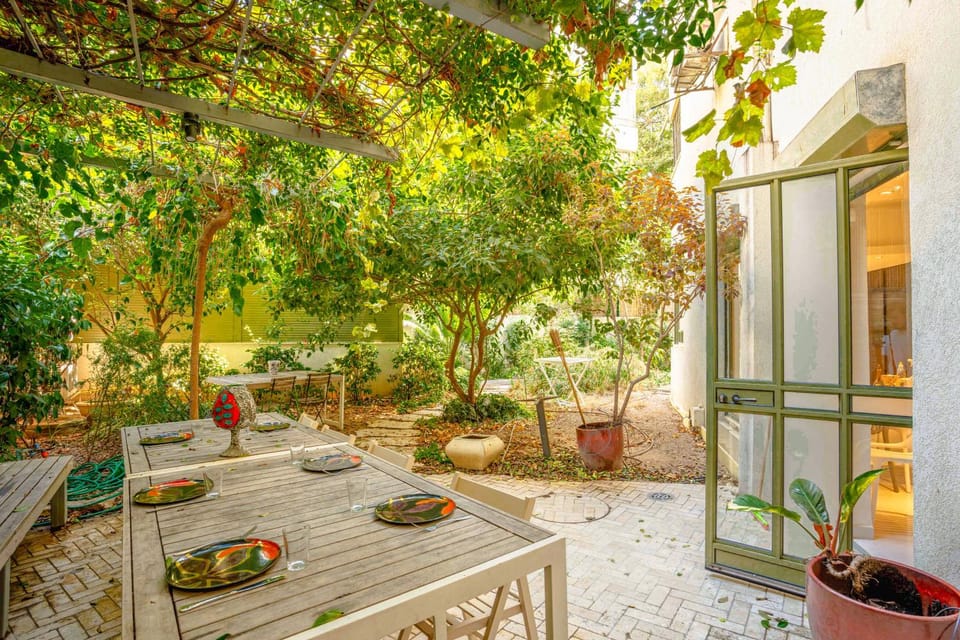 Spring, Day, Garden, Dining area, Garden view