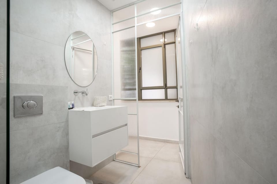 Shower, Bathroom, towels