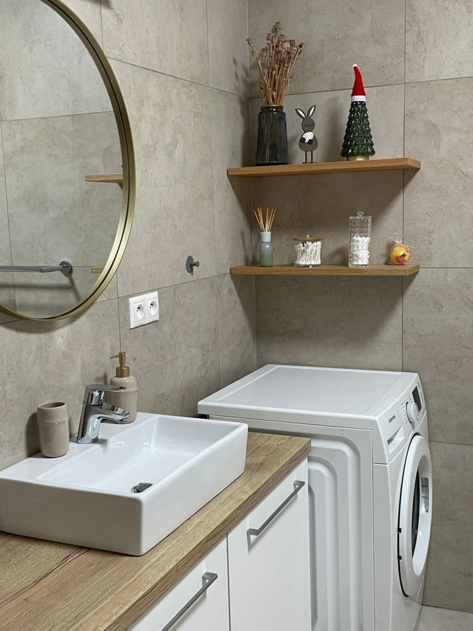 Bathroom, washing machine