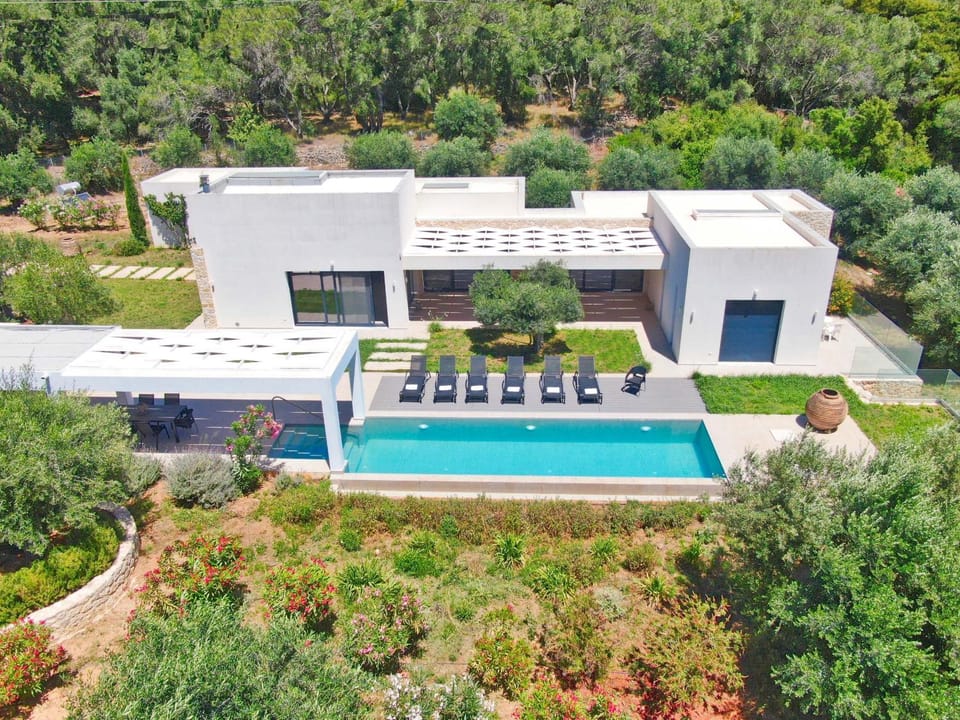 Property building, Bird's eye view, Swimming pool