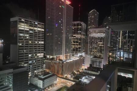 Huge Studio POOL & GYM - Explore Miami's Heat Apartment in Miami
