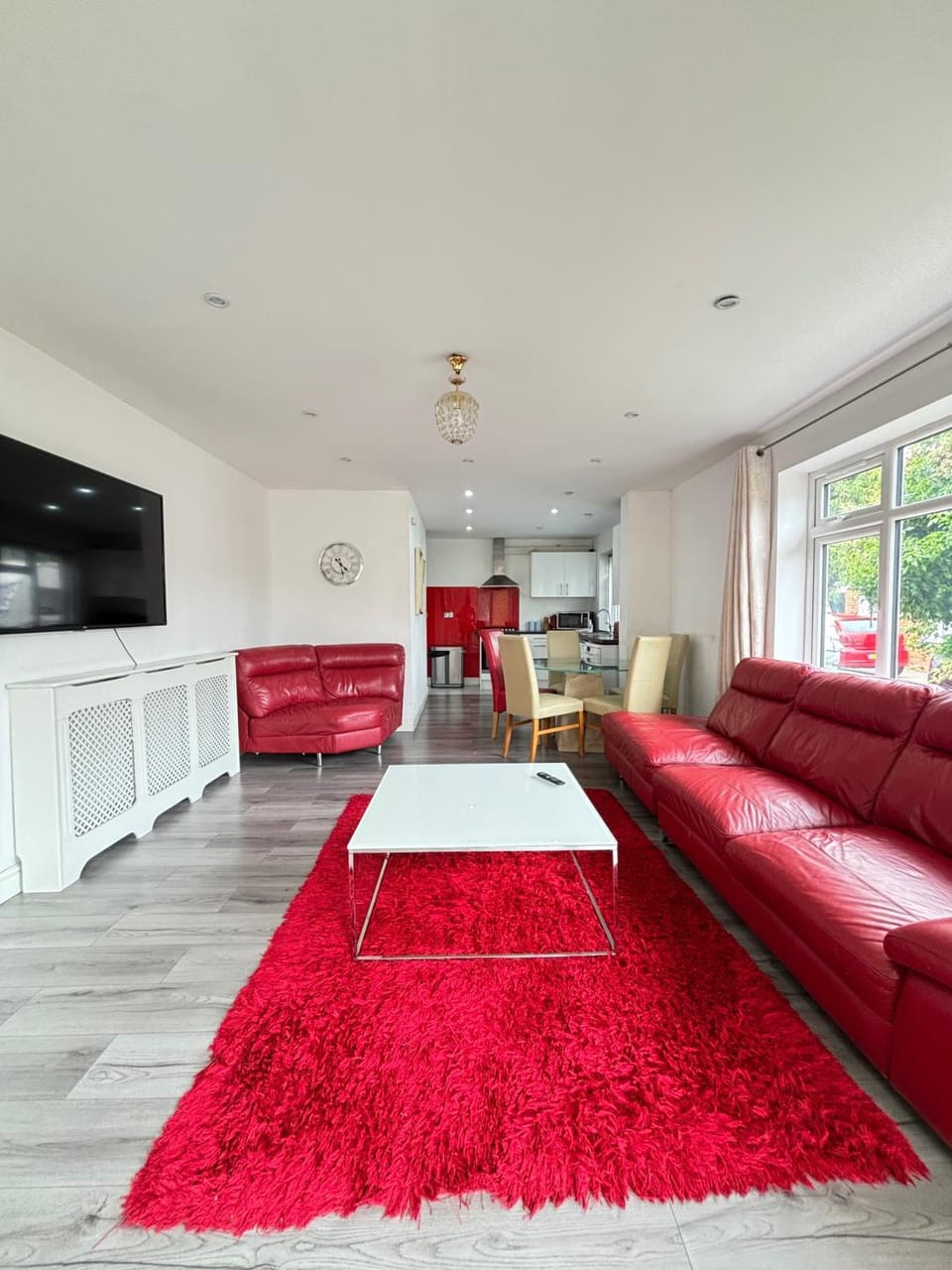 2 Bed-1 Bath-Sleeps 4-Parking-Pets House in Wycombe District