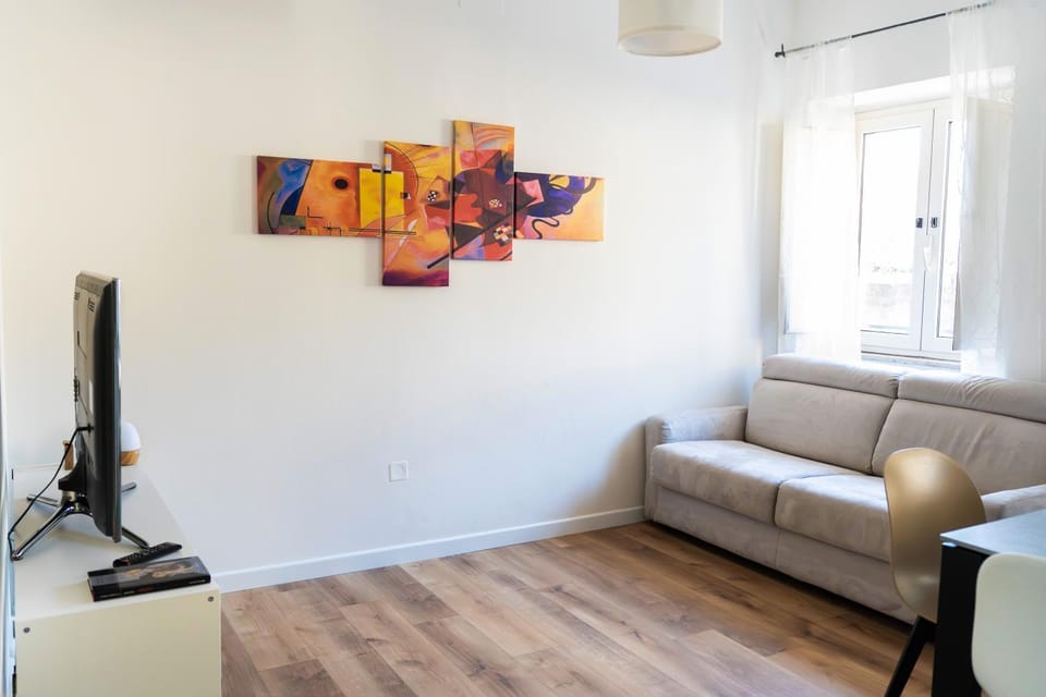 Communal lounge/ TV room, TV and multimedia, Living room, Seating area, Evening entertainment