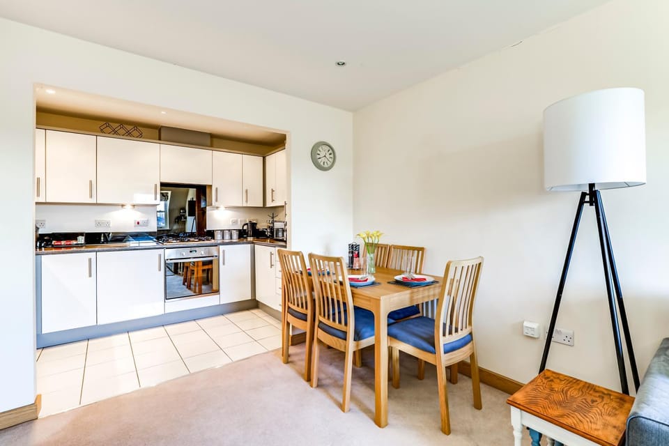 Kitchen or kitchenette, Living room, Seating area, Dining area, minibar, pet friendly, stove