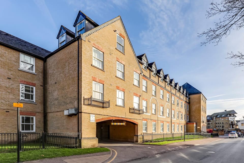 Property building, Day, Street view, Location