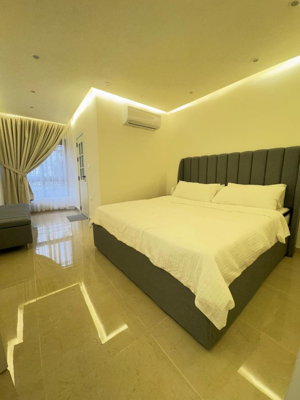 Bed, Photo of the whole room, Seating area, Bedroom, air conditioner