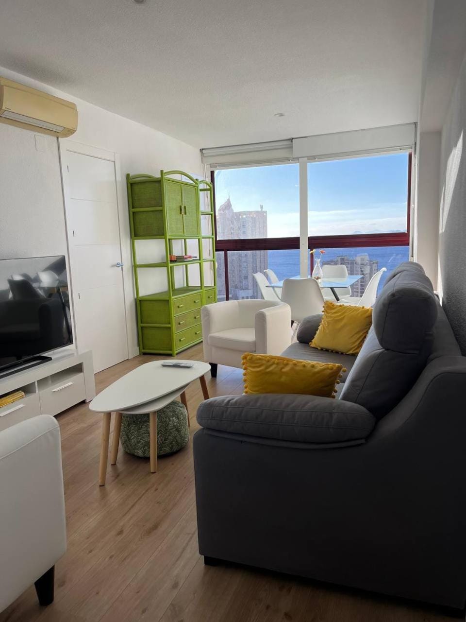 Communal lounge/ TV room, TV and multimedia, Living room, Seating area, Evening entertainment