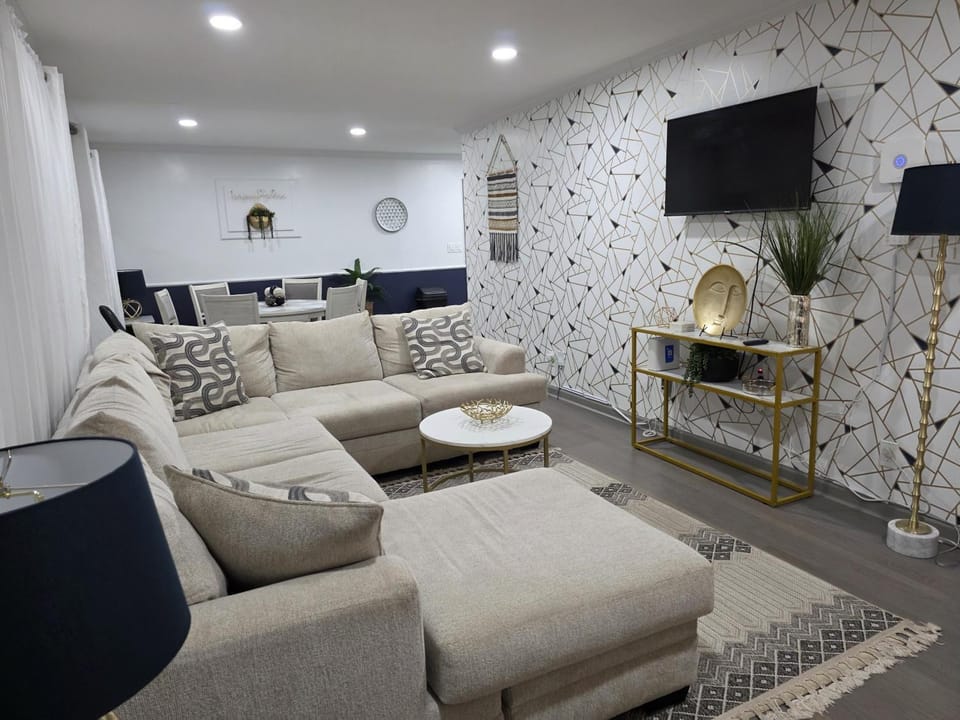 Living room, Dining area, Entertainment
