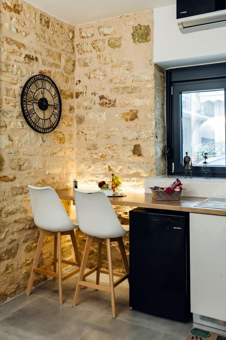 Seating area, Dining area
