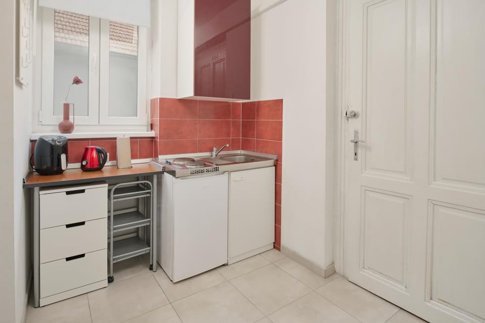 Kitchen or kitchenette, kitchen