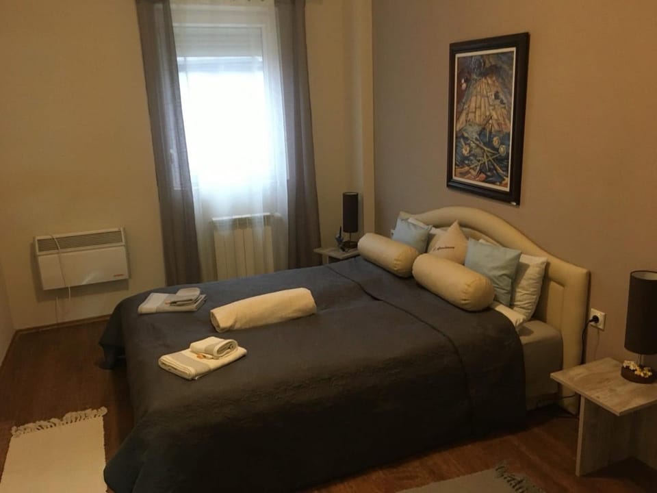 Bed, Living room, Photo of the whole room, Seating area, Bedroom, internet, towels