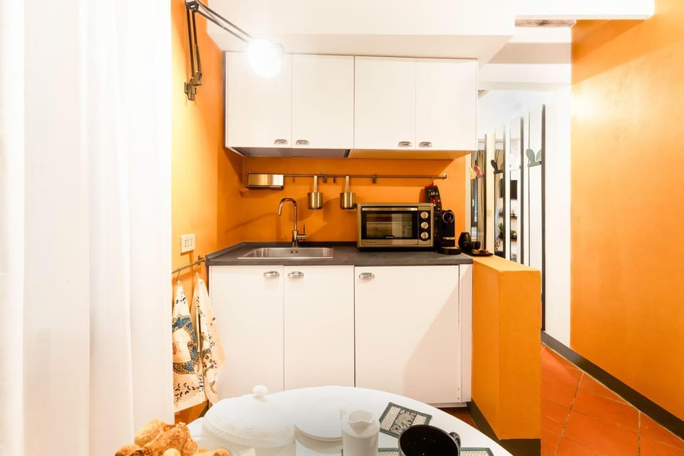 Coffee/tea facilities, Kitchen or kitchenette, oven, stove, toaster