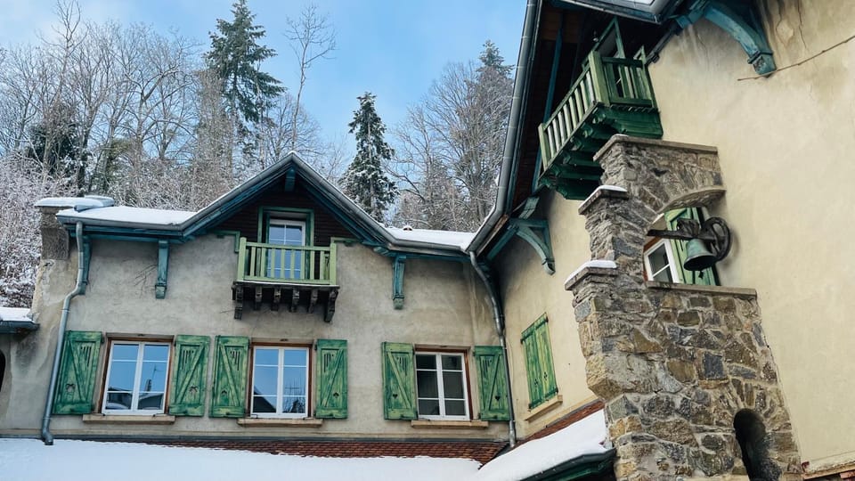 Property building, Day, Winter