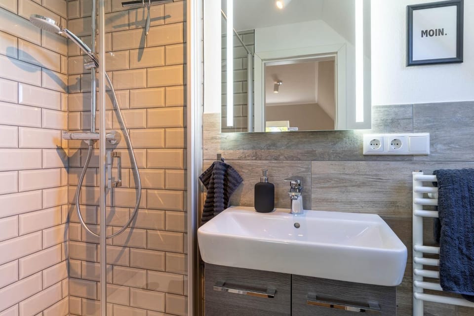 Shower, Bathroom, towels