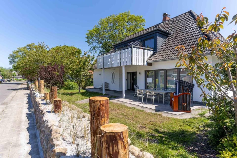 Property building, Garden, Balcony/Terrace