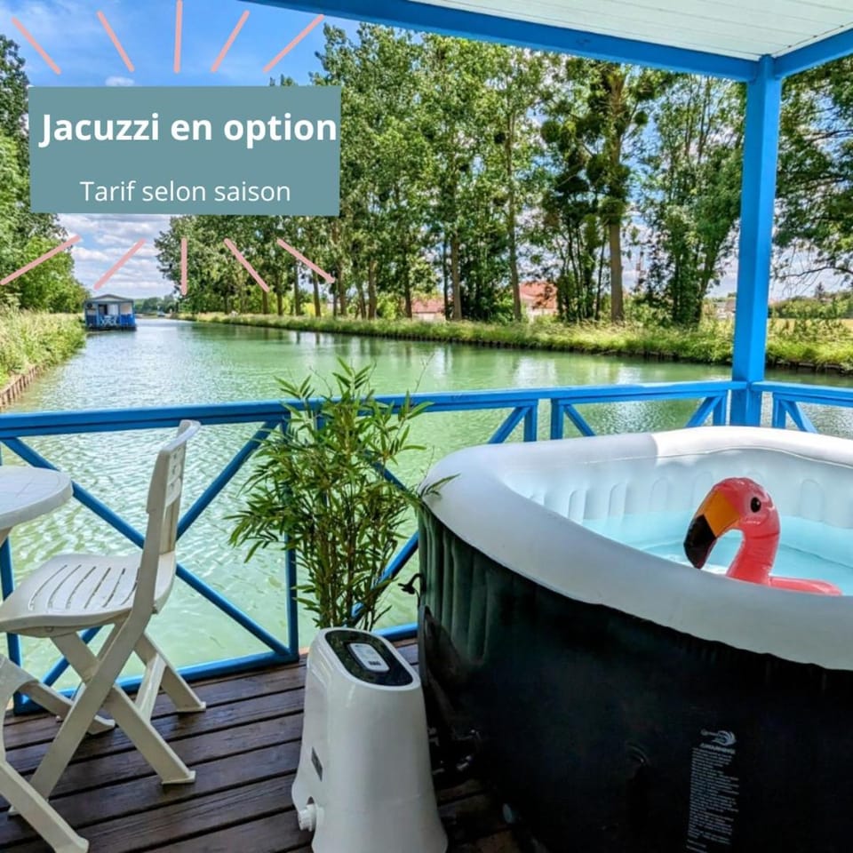 Property building, Natural landscape, Hot Tub, View (from property/room), Balcony/Terrace, Spa and wellness centre/facilities, Spa and wellness centre/facilities, River view, Swimming pool
