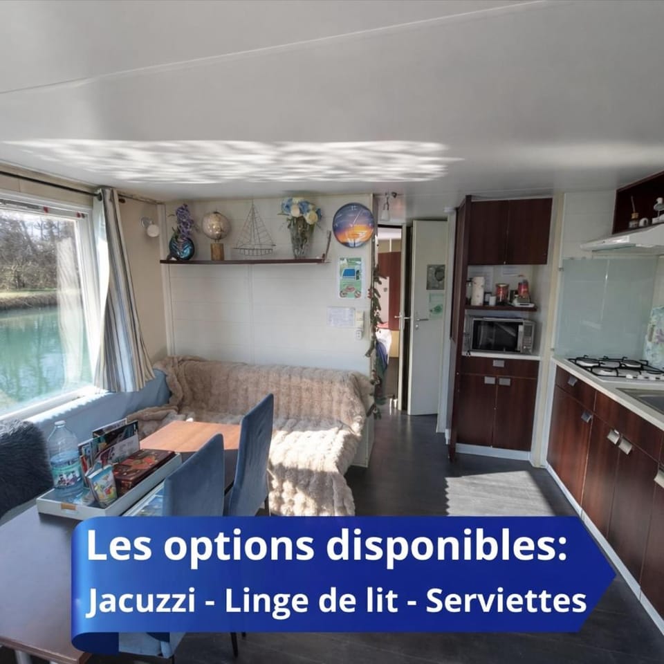 Property building, Kitchen or kitchenette, Living room, Dining area