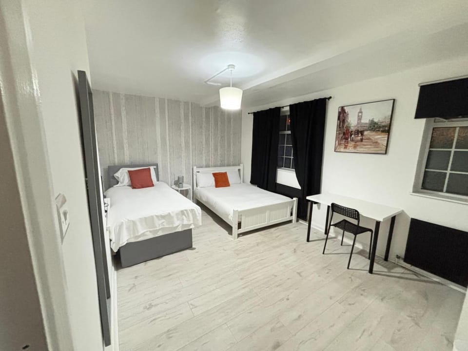 Bed, Photo of the whole room, Bedroom