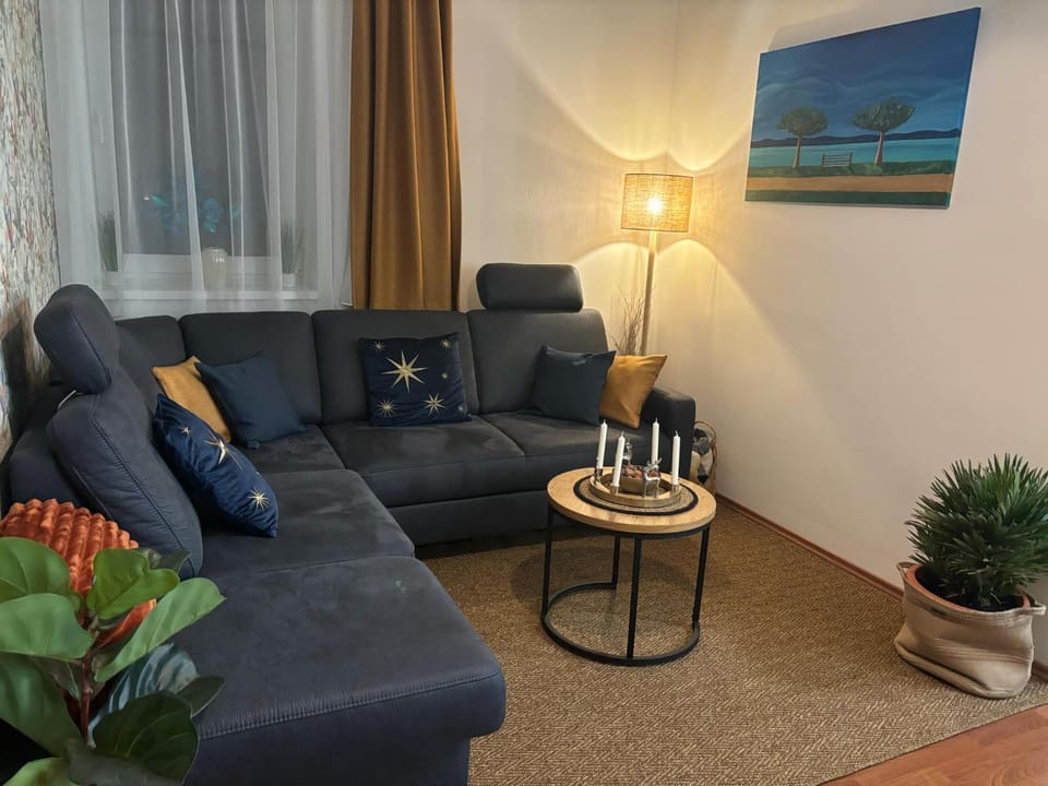 Living room, Decorative detail, Seating area