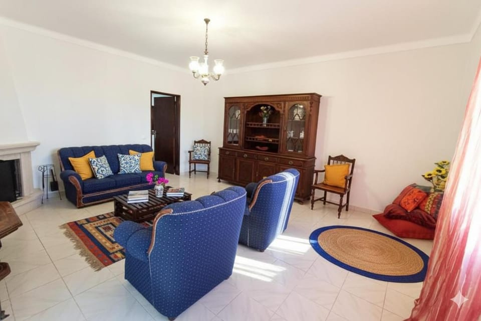 Moradia de Campo Isolada com Piscina a 5km da Praia House in Porches