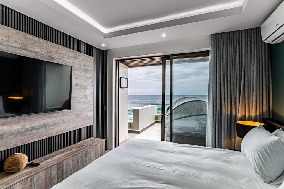 Modern Chic Beachfront Apartment Apartment in Dolphin Coast