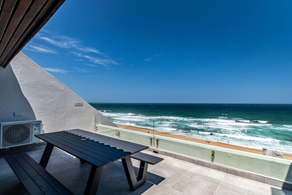 Modern Chic Beachfront Apartment Apartment in Dolphin Coast