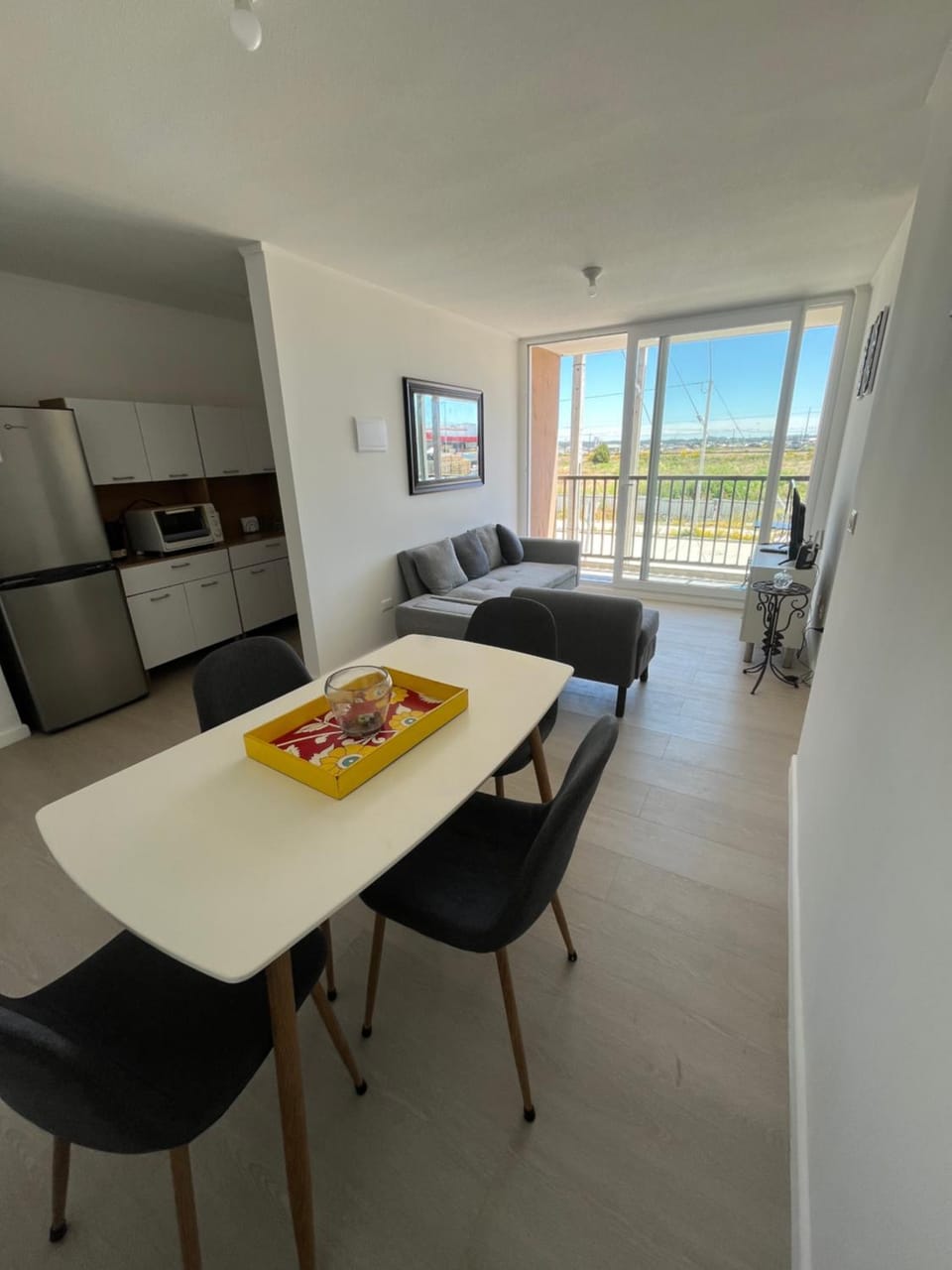 TV and multimedia, Living room, Food and drinks, Seating area, Dining area, Food