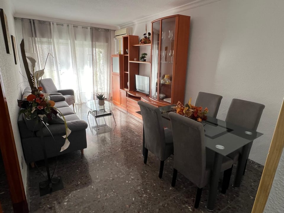 TV and multimedia, Living room, Seating area, Dining area