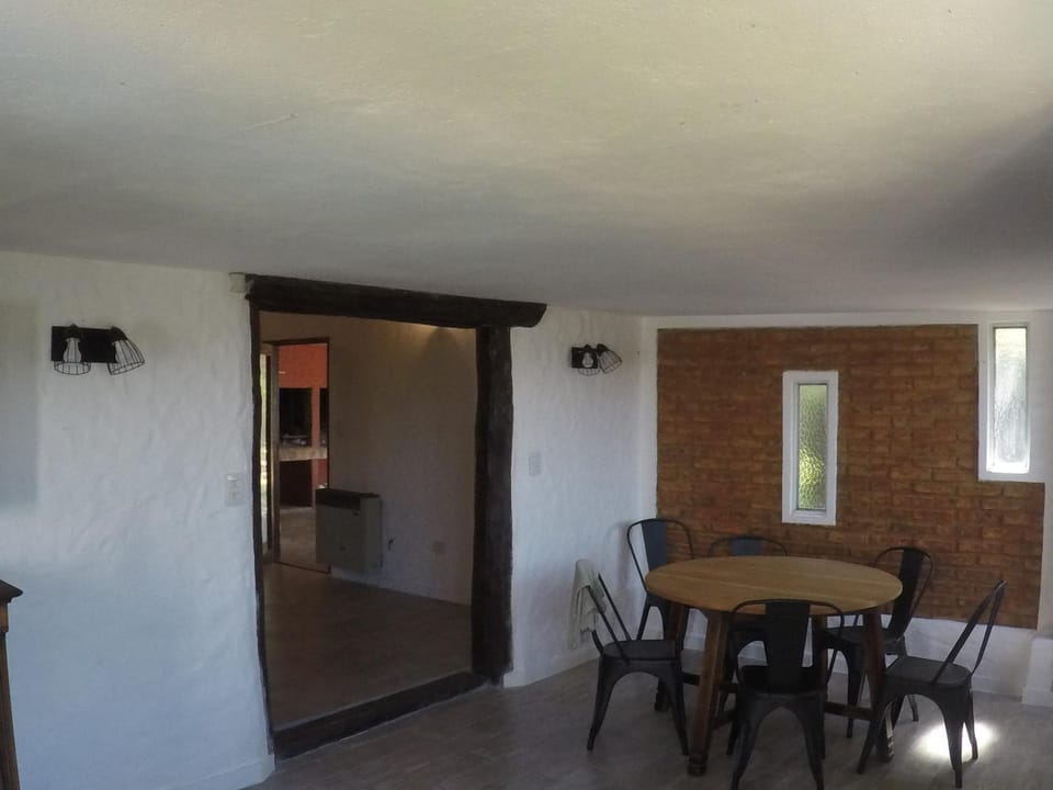 San Miguel del monte 6 personas con pileta House in Buenos Aires Province