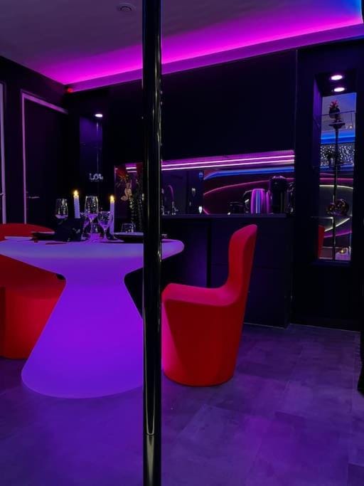 Les Secrets Rooms/Love Room Apartment in Occitanie