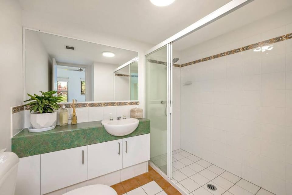 Wallaby Lane - Family Friendly! King, Double & King Single Beds Apartment in Cairns