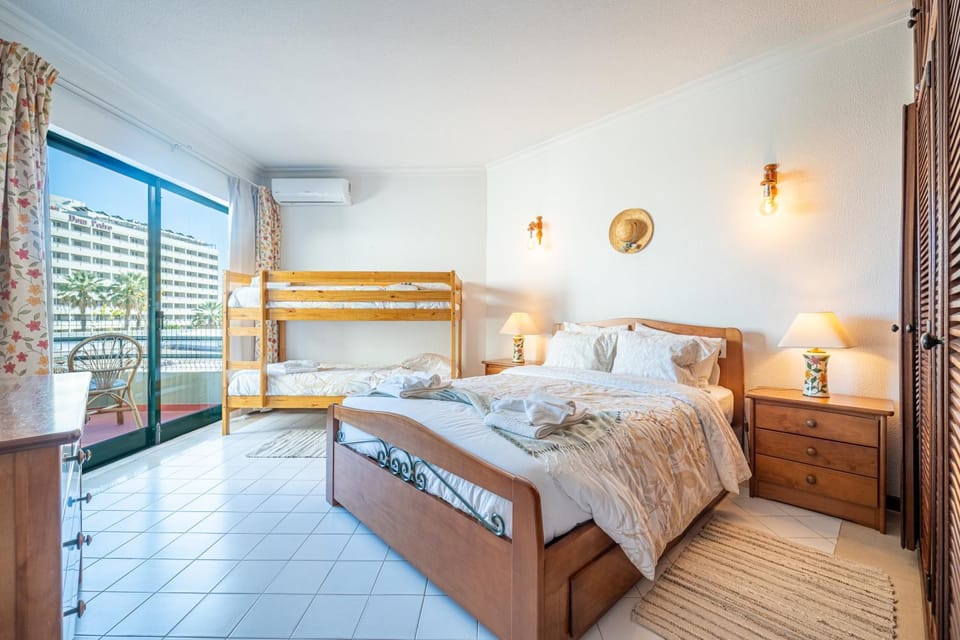 Bed, Bedroom, towels, air conditioner
