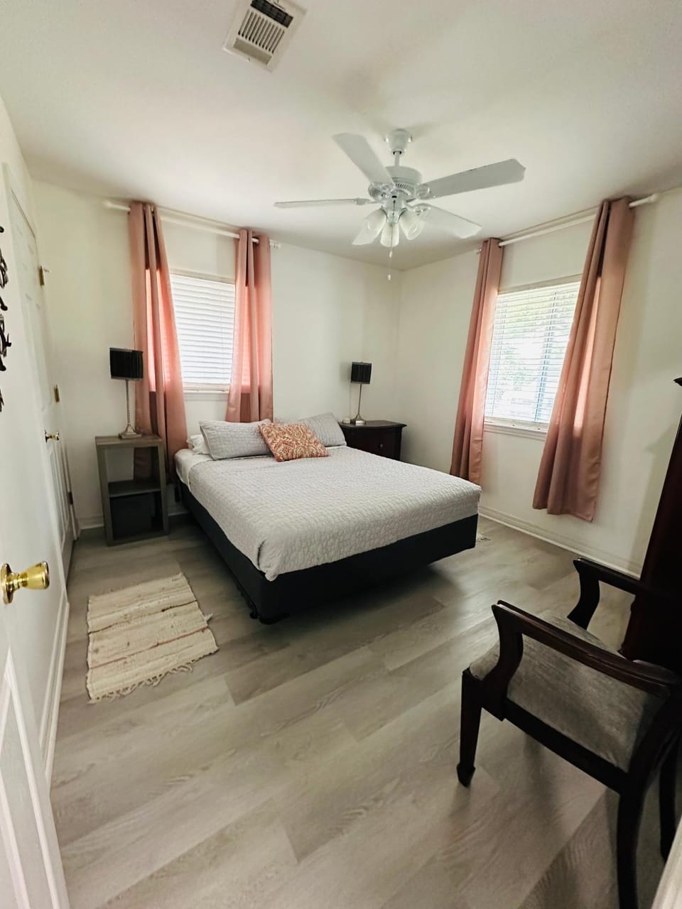 Bed, Photo of the whole room, Bedroom, fireplace