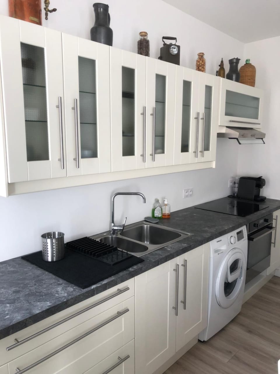 Kitchen or kitchenette, pet friendly, stove, toaster, washing machine