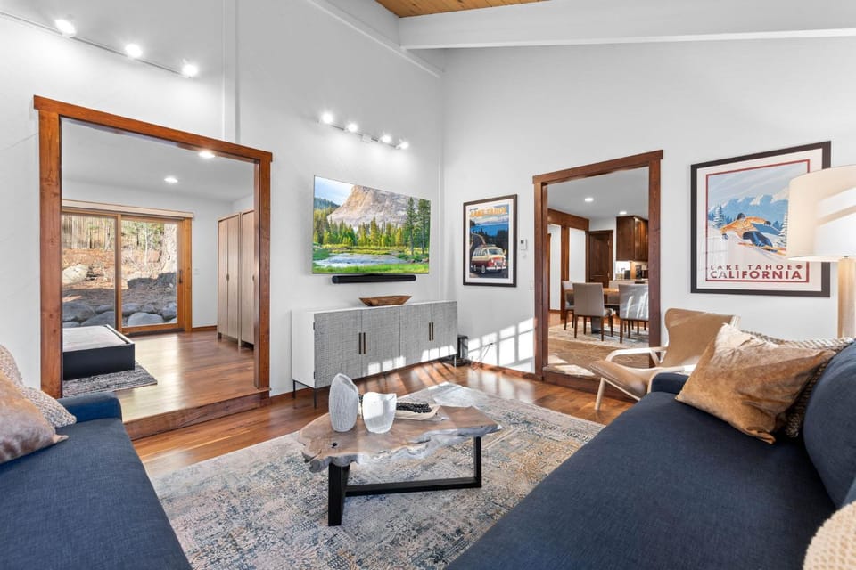Hideaway in the Highlands - 4BR, Pet Friendly w Hot Tub - Minutes from the Lake & Tahoe City House in Dollar Point