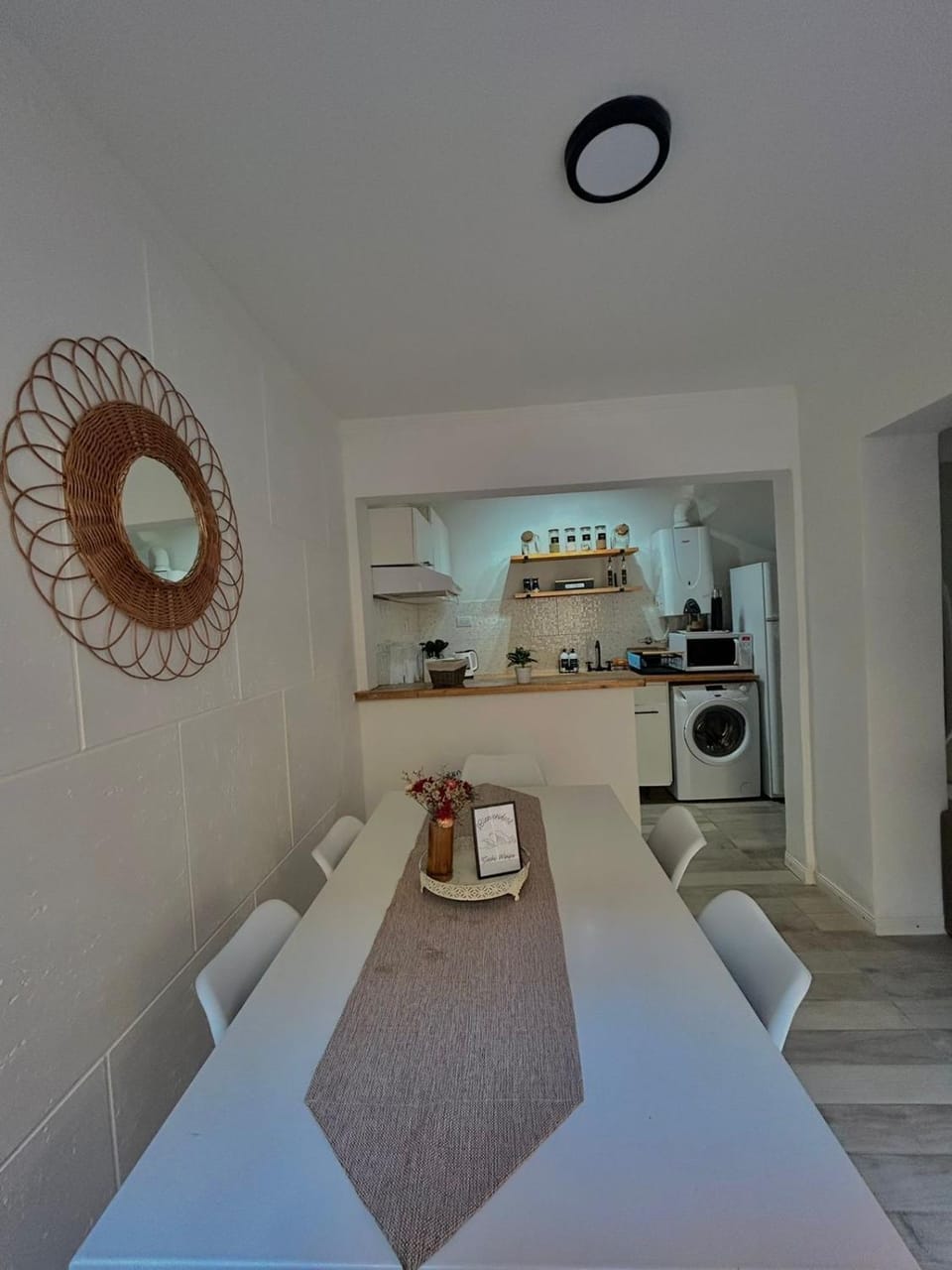 Dining area, kitchen