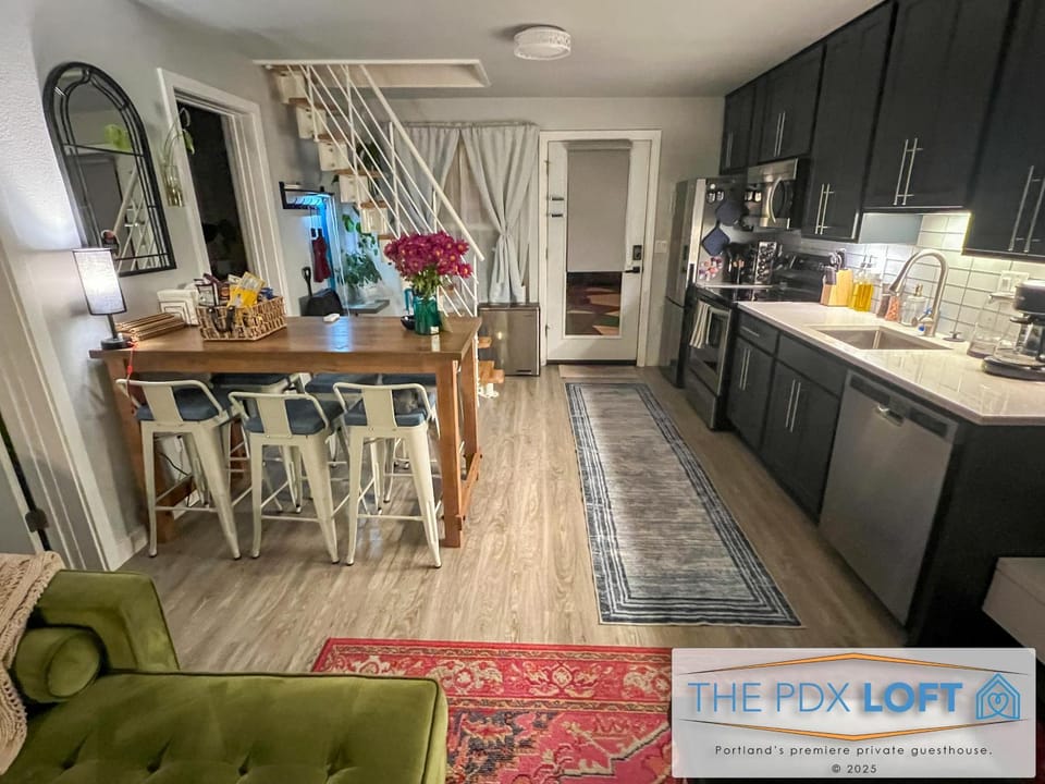 Kitchen or kitchenette, Dining area, dishwasher, oven, pet friendly, stove