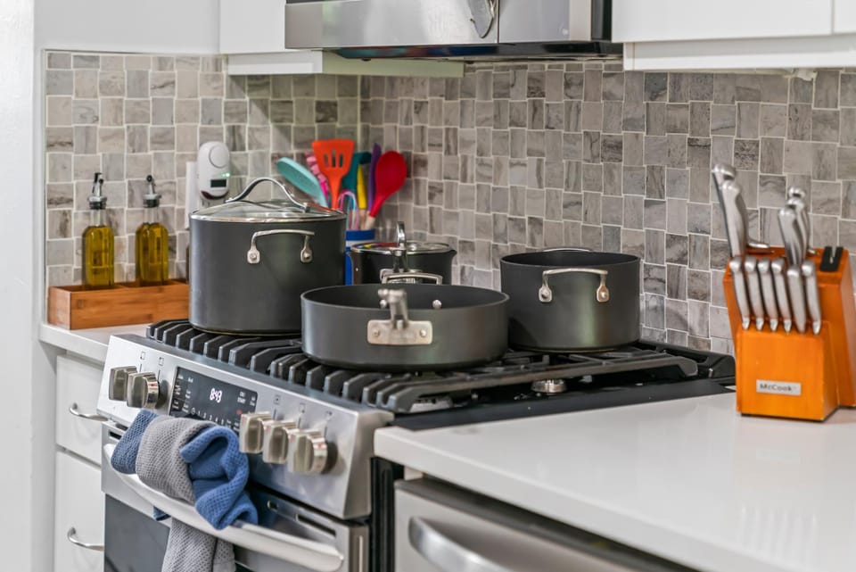 Kitchen or kitchenette, stove, stove, kitchen, kitchen