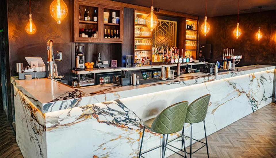 Restaurant/places to eat, Lounge or bar