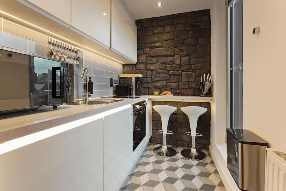 House of Suede by UNIS Estates Apartment in Sheffield