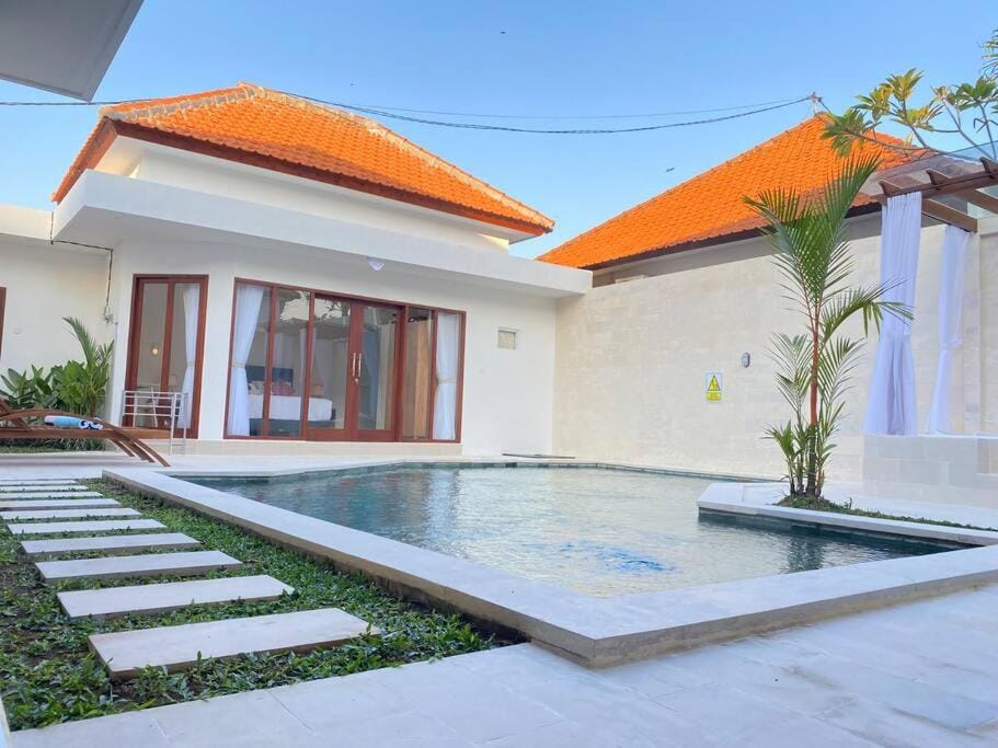 Villa Akmali Umalas 2BR with Private Pool & Jacuzzi Villa in North Kuta