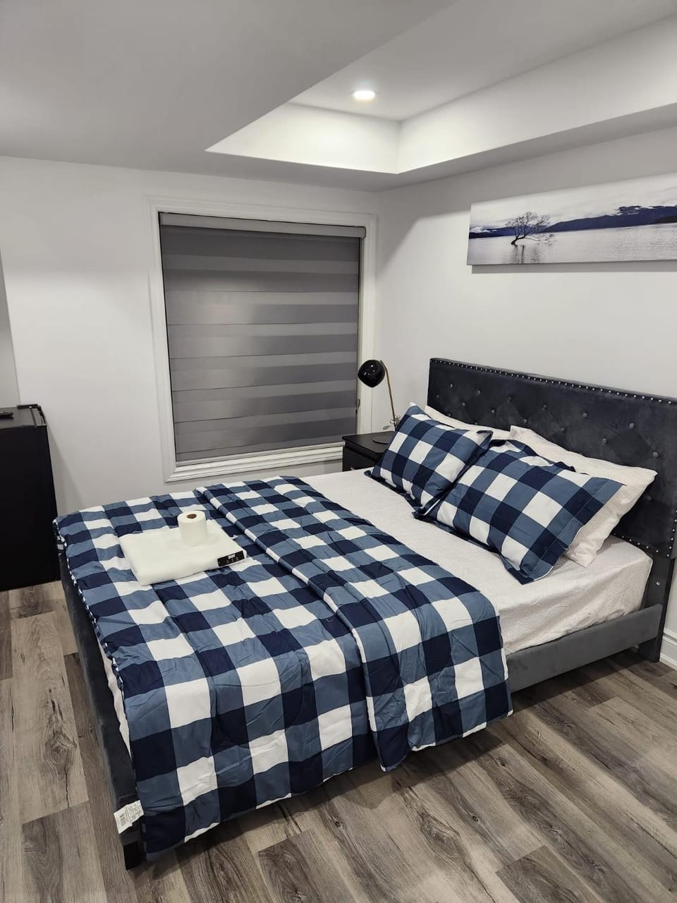 Bed, TV and multimedia, Photo of the whole room, Bedroom