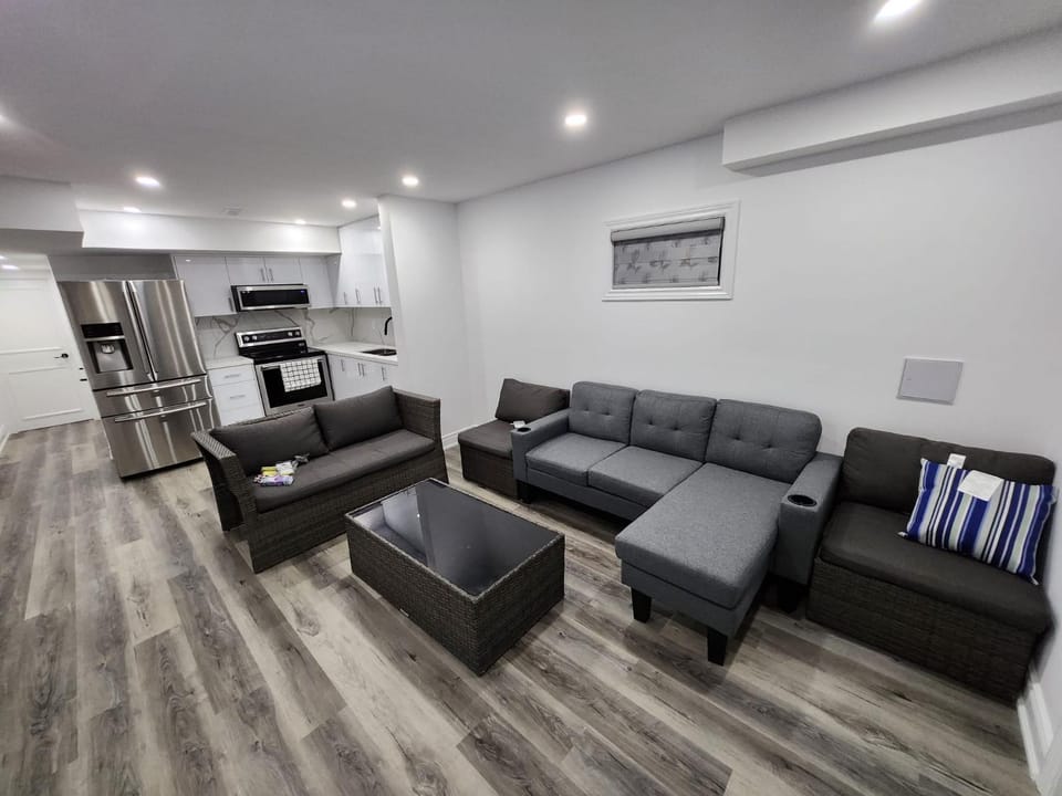 Kitchen or kitchenette, Living room, Seating area, minibar, pet friendly