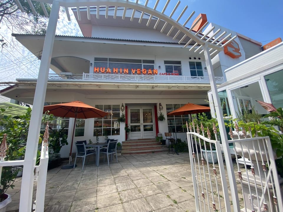 Property building, Restaurant/places to eat