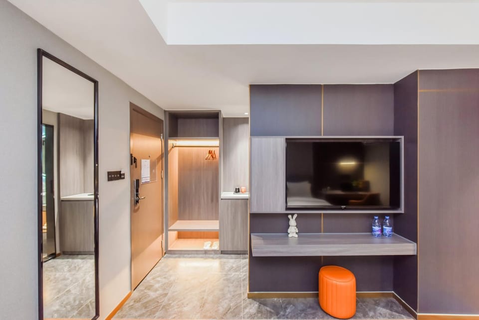 Shangpin Holiday Inn Guangzhou Baiyun International Airport Branch Hotel in Guangzhou
