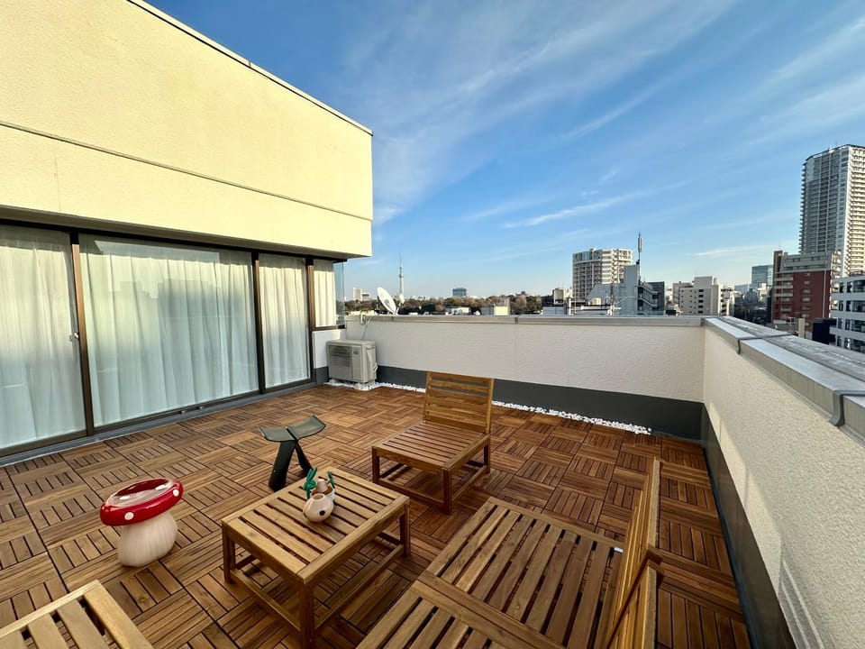 Patio, Day, Balcony/Terrace, City view