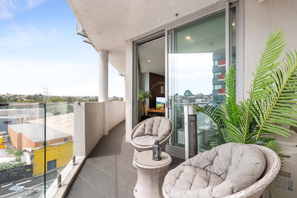 Elegant 1-Bed by Riverside Park & Amenities Apartment in Sydney